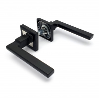 Комплект дверных ручек SOLLER KR-82AE8S черный/хром  