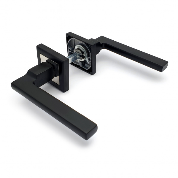 Комплект дверных ручек SOLLER KR-82AE8S черный/хром  